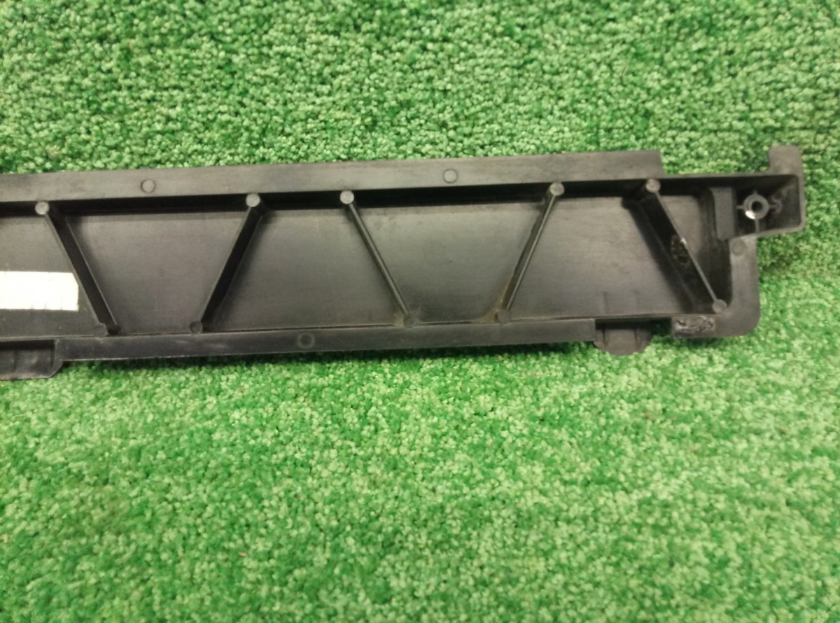 Кронштейн передней панели Volkswagen Polo 2010 6RU806249 без дефектов на Volkswagen Polo V