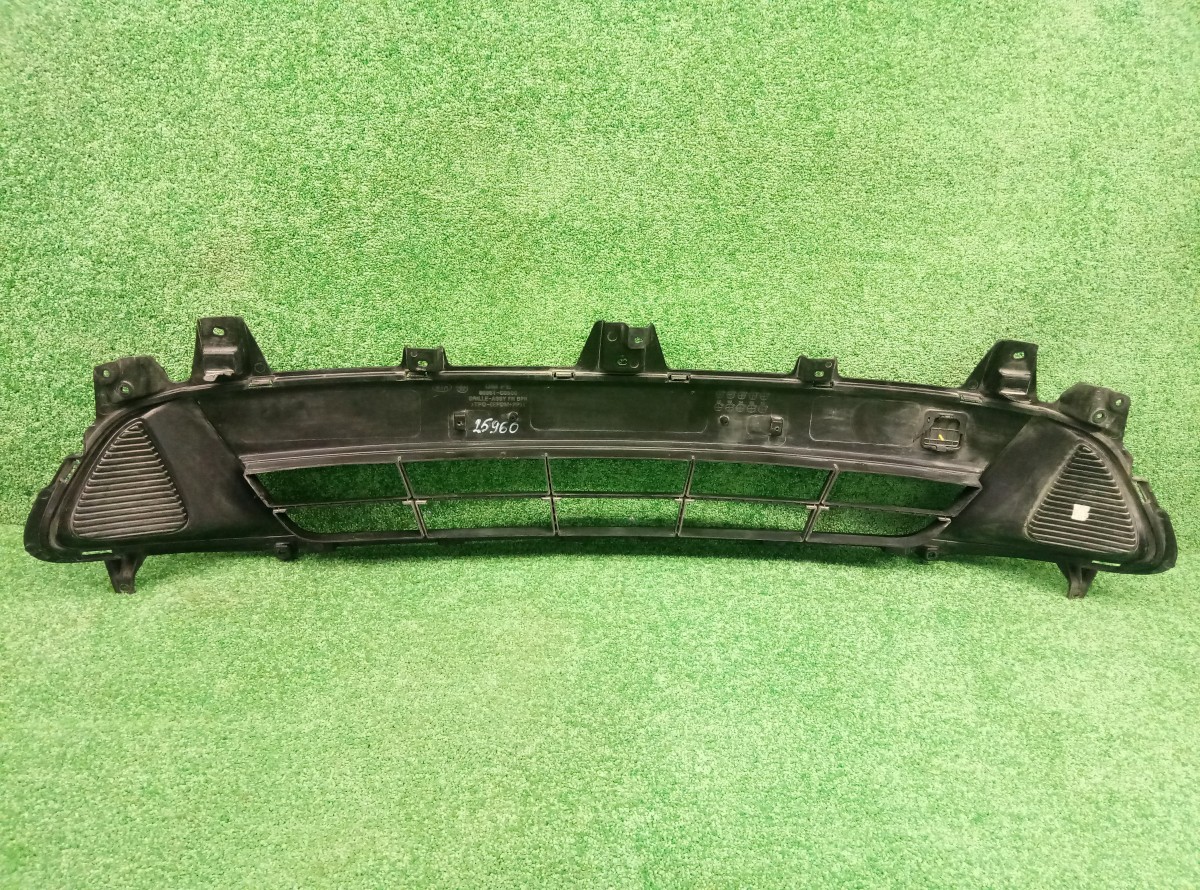 Решетка в бампер центральная Kia Sorento Prime 2015 86561C5500 на Kia Sorento (BL)
