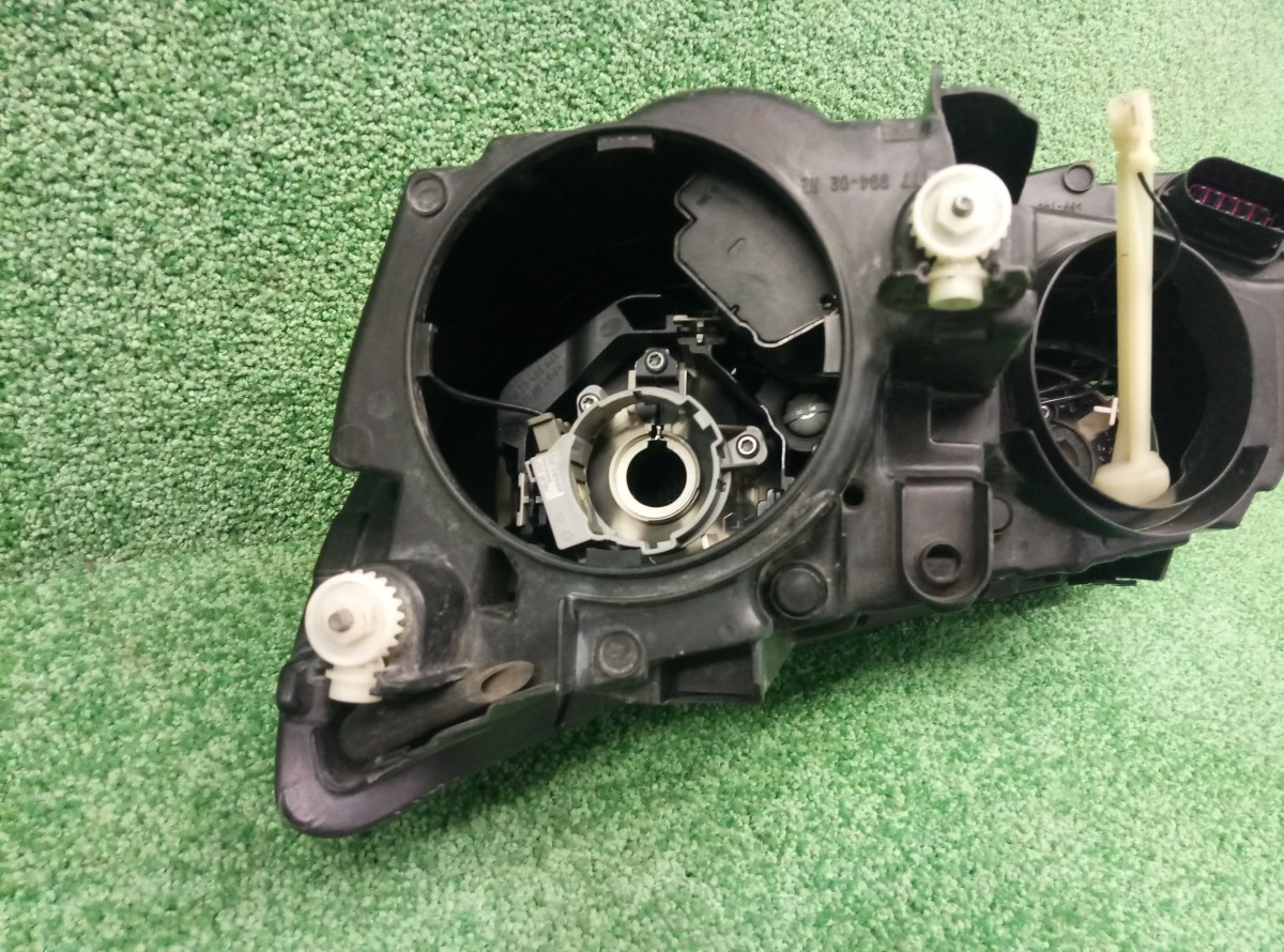 Фара правая Volkswagen Tiguan 2011-2017 5N1941006C на Volkswagen Tiguan 