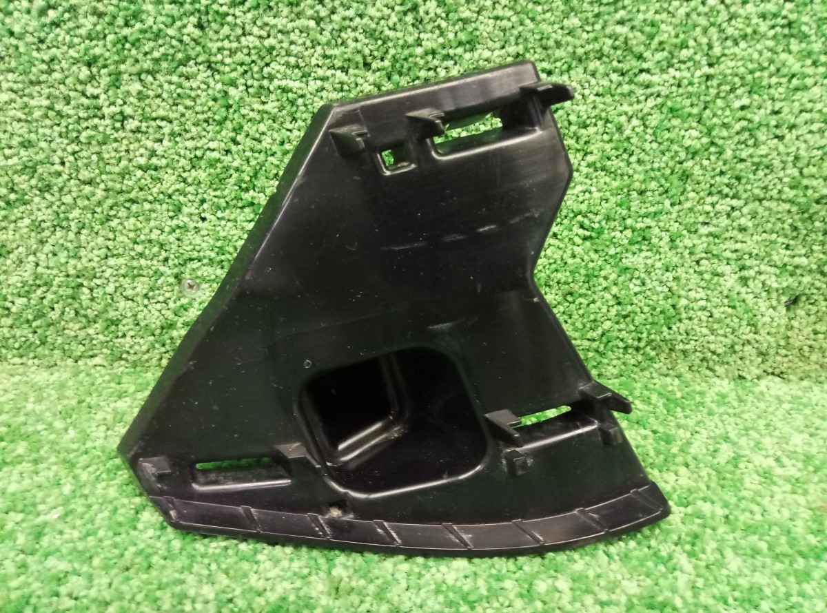 Кронштейн решетки радиатора правый Volkswagen Polo 6N5807986 на Volkswagen Polo V