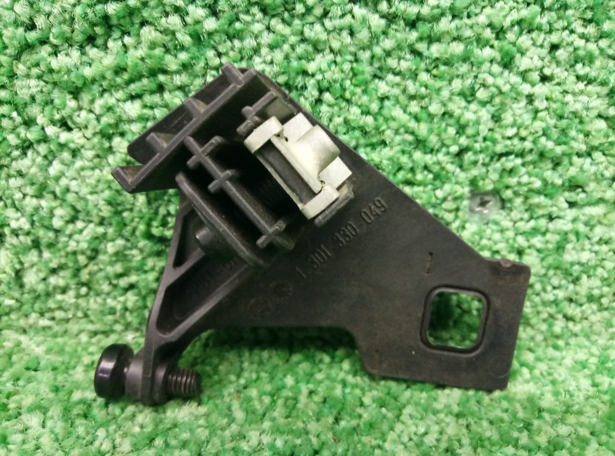 Кронштейн крепления фары передней левой Audi S5 (8T) I (2007–2011) 1301330049 на Audi Q5 8R