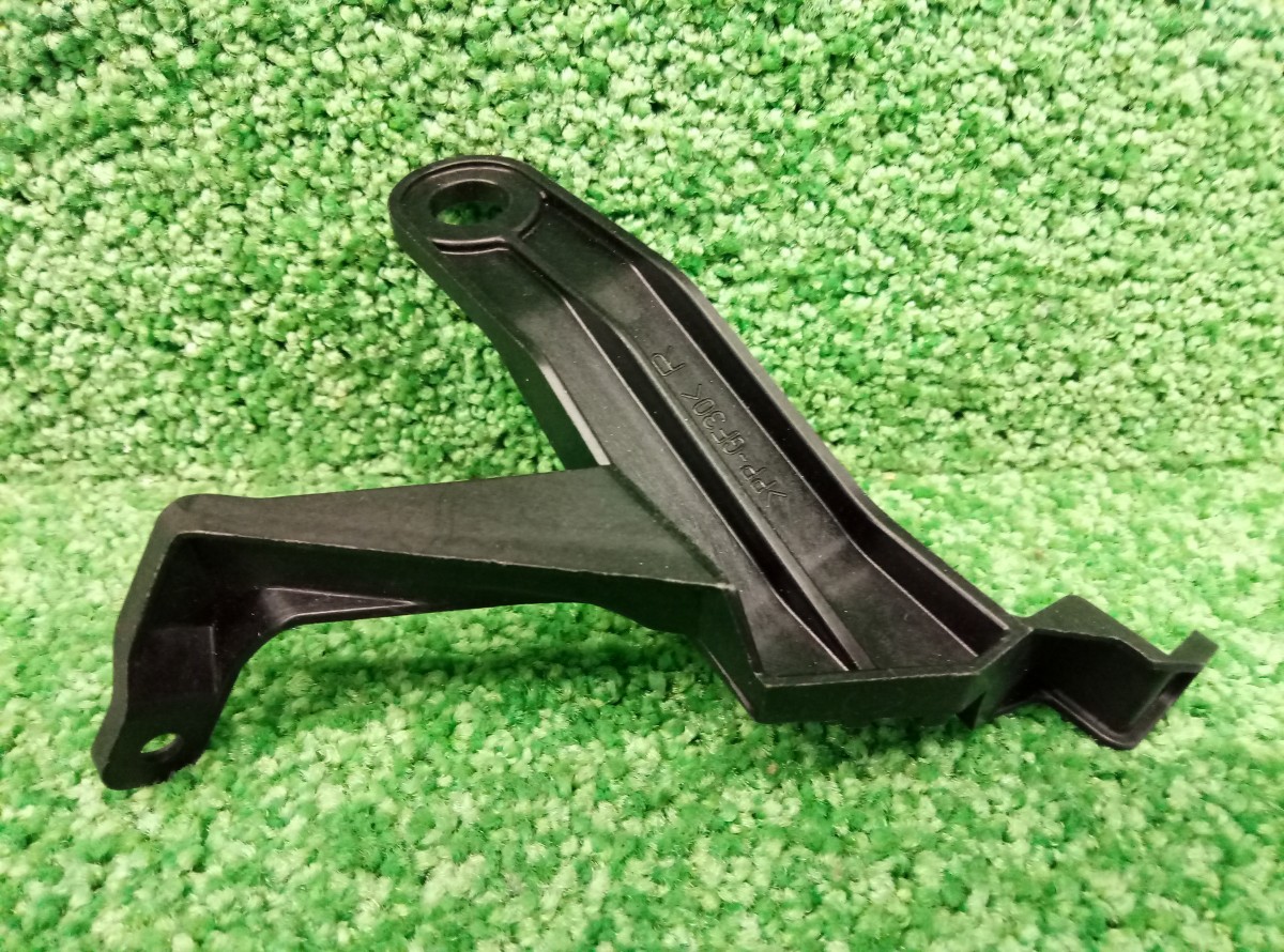 Кронштейн крепления фары правой Toyota 8119302110 Новый на Toyota Land Cruiser Prado 150
