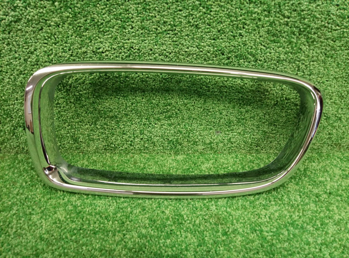 Решетка радиатора BMW 320 51137295435 F30 передняя левая на BMW 3-Series (F3x)