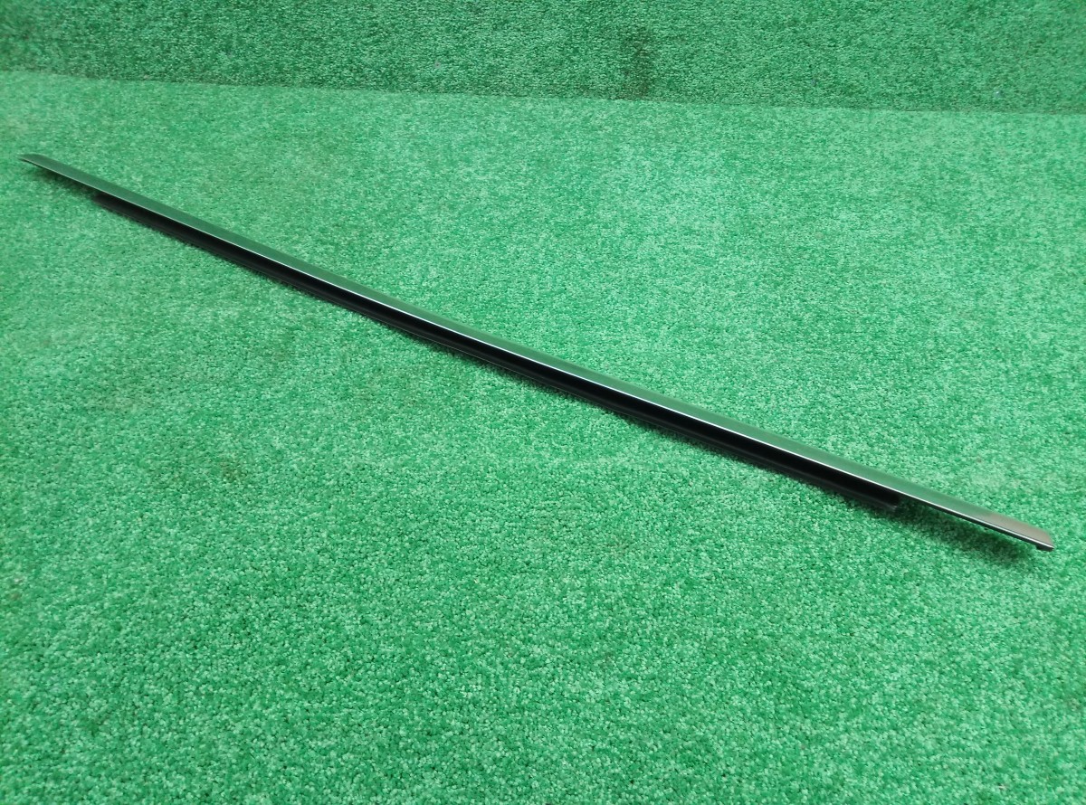 Молдинг стекла двери задней правой Mercedes-Benz W222 A2226901380 на Mercedes-Benz C-Class W204