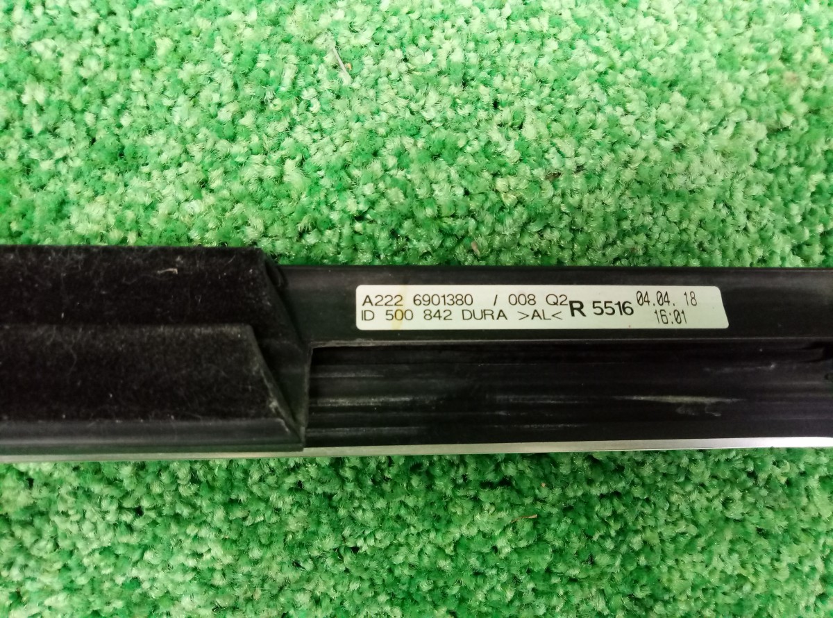 Молдинг стекла двери задней правой Mercedes-Benz W222 A2226901380 на Mercedes-Benz C-Class W204
