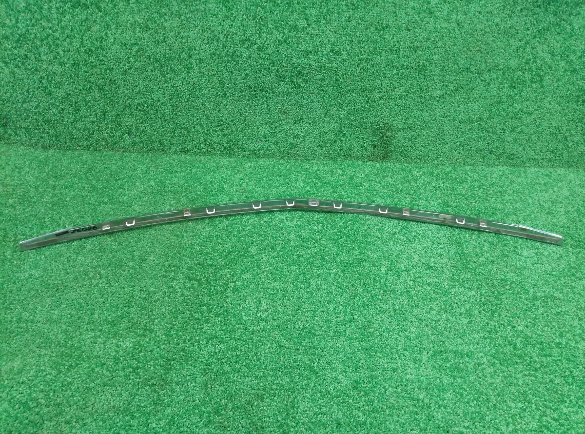 Накладка крышки багажника Mercedes-Benz E 200 А2127430082  на Mercedes-Benz C-Class W204