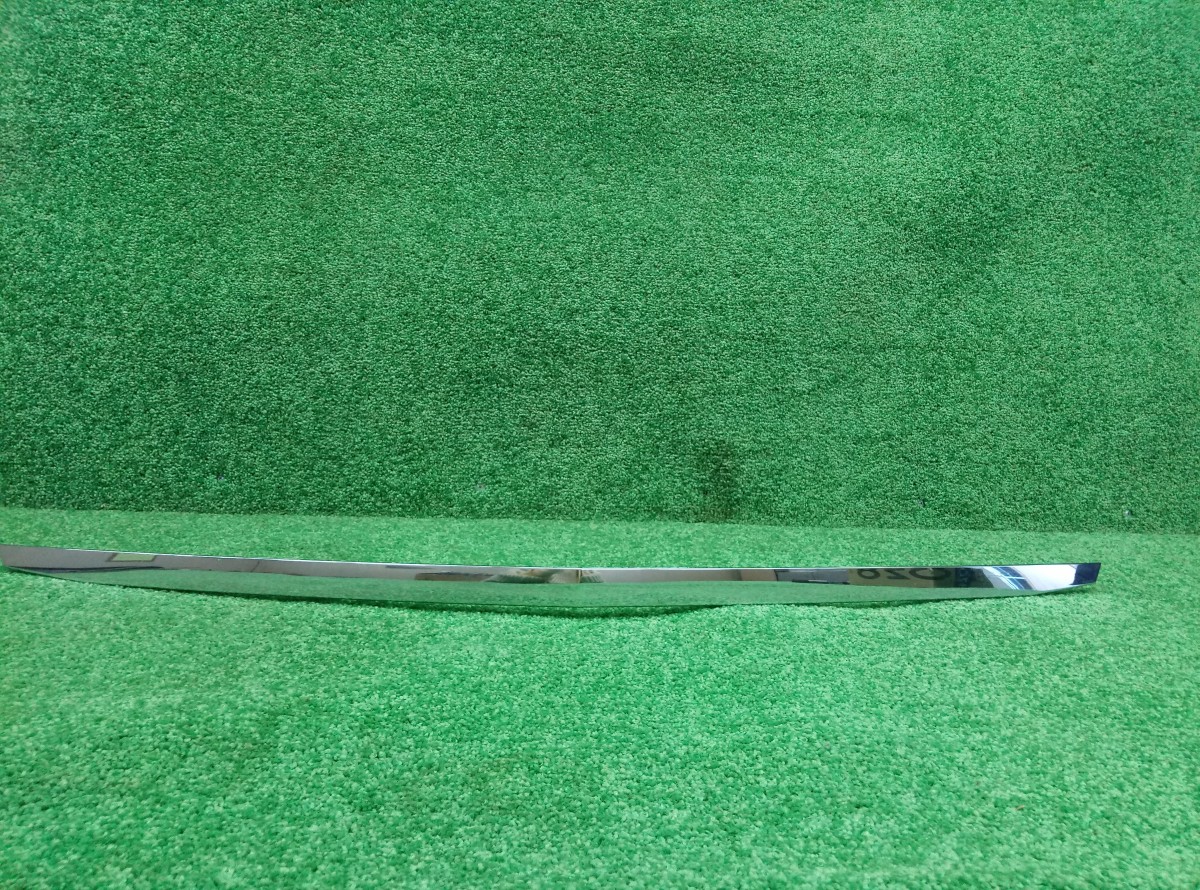 Накладка крышки багажника Mercedes-Benz E 200 А2127430082  на Mercedes-Benz C-Class W204