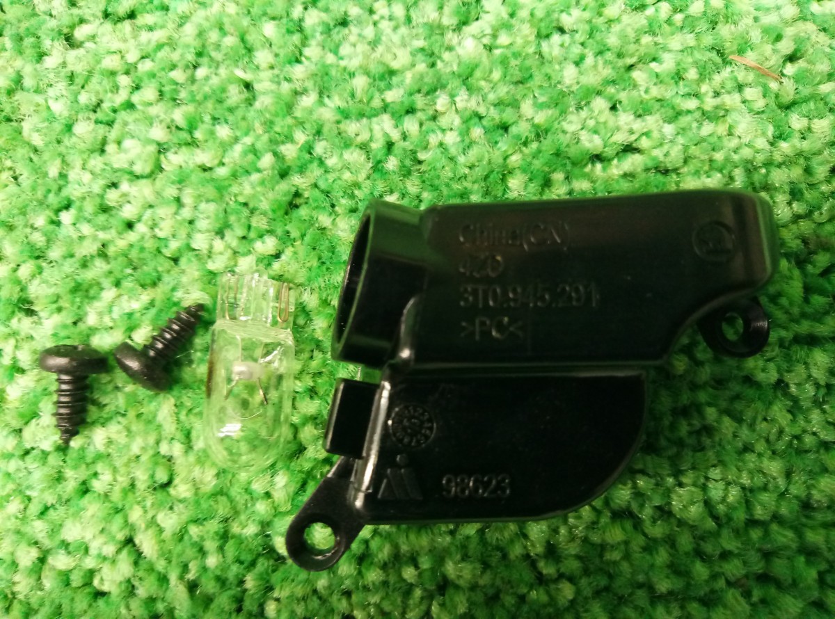 Лампа рассеянного освещения VAG 3T0945291 НОВАЯ на Skoda Superb 2