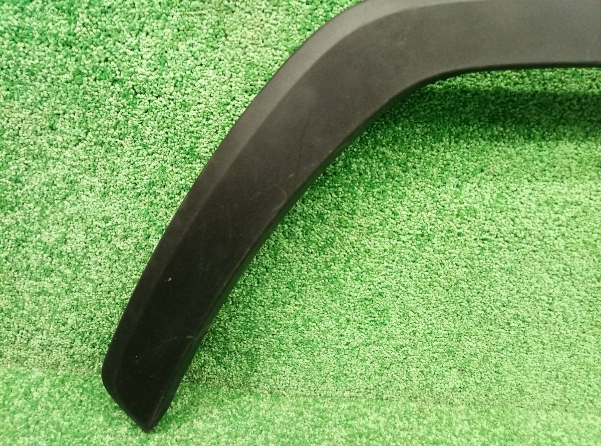 Накладка переднего левого крыла Toyota Rav 4 7560242160 на Toyota RAV 4  (CA40)