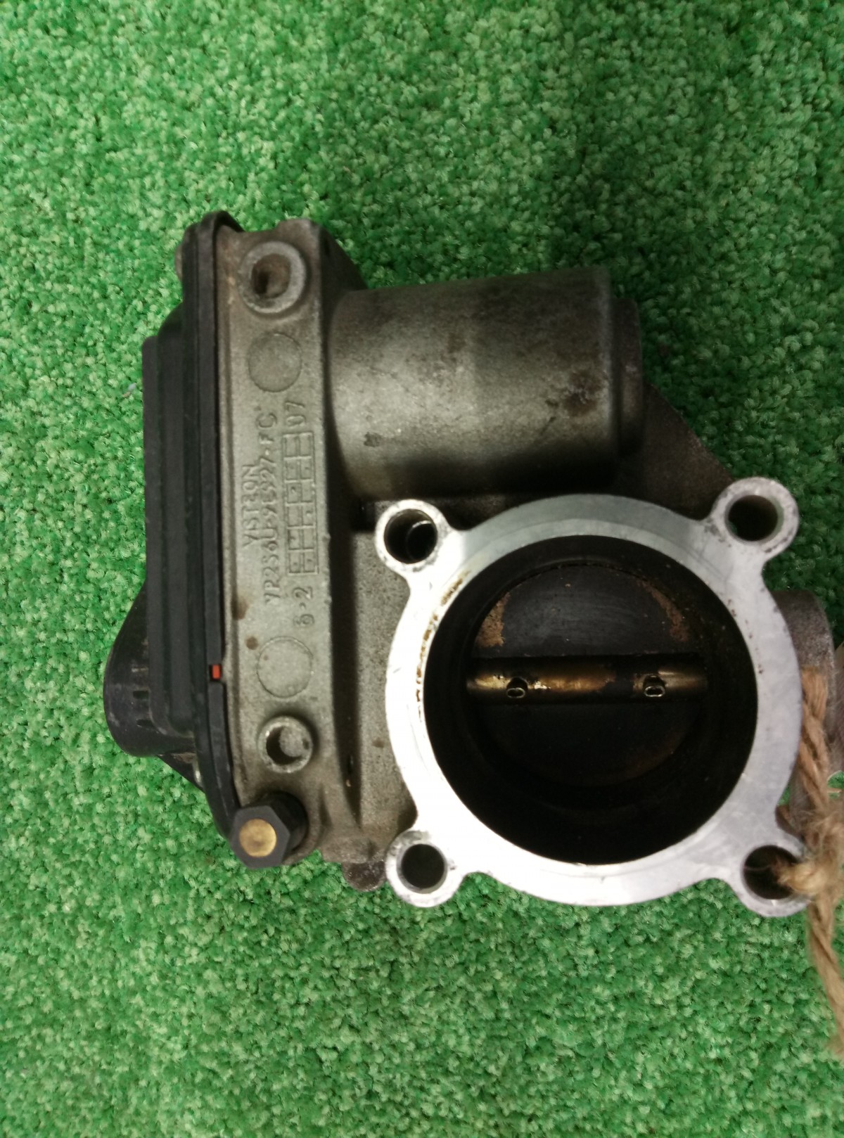 Заслонка дроссельная электрическая Ford Focus 2 2005-2008 VP2S6U9E927FC 1.6L на Ford Focus 2