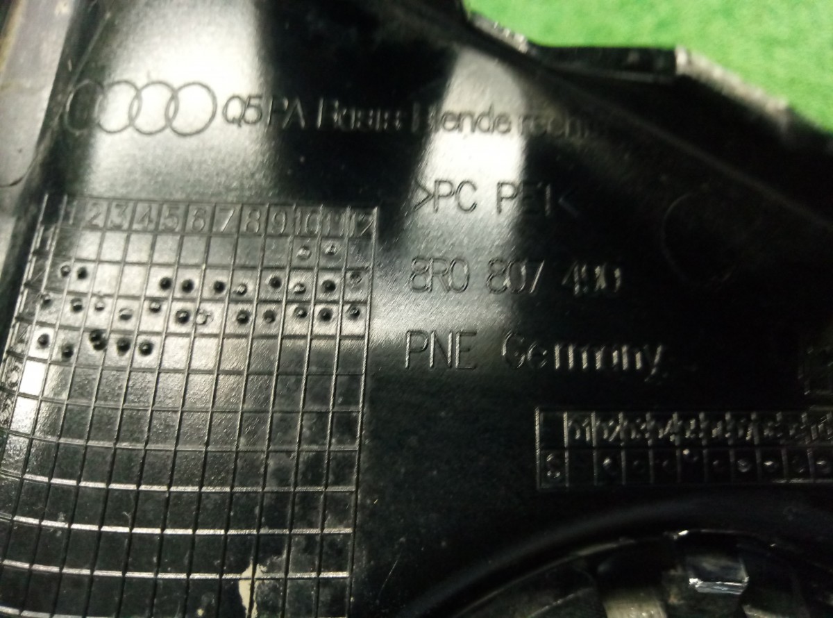 Решетка в бампер правая Audi Q5 8R 2008-2017 8R0807490 на Audi Q5 8R