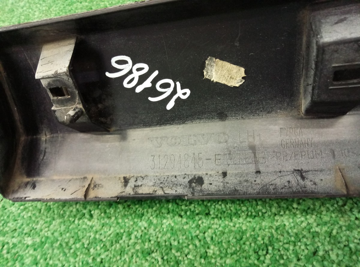 Накладка двери передней левой Volvo XС60 2008-2014 31294845 на Volvo XC60 