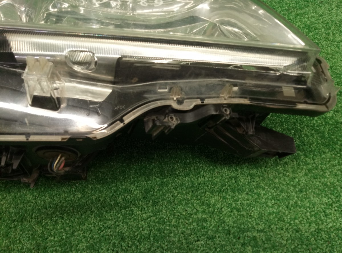 Фара правая Lexus GX 2009-2013 8114560F01 на Lexus GX