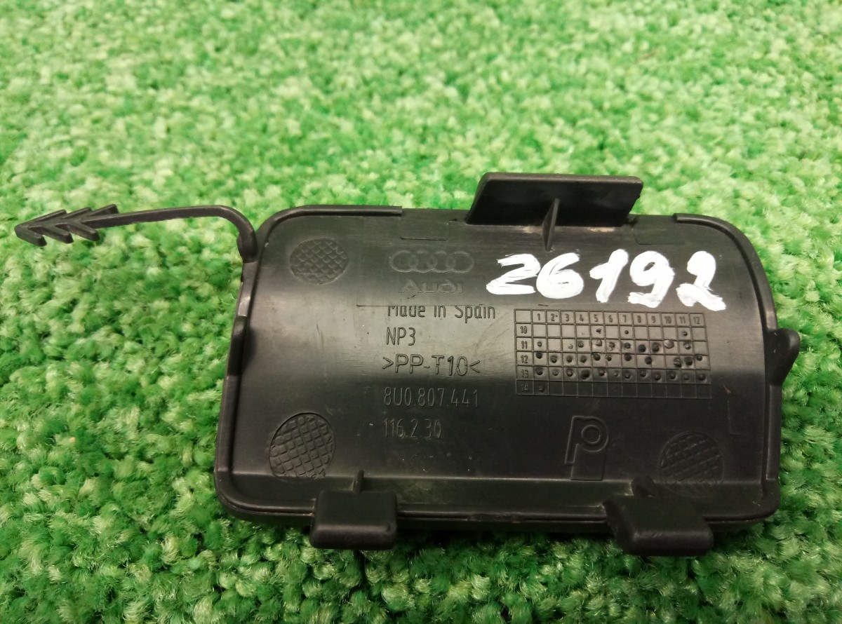 Заглушка буксировочного крюка заднего бампера Audi Q3 8U0807441 на Audi Q5 8R