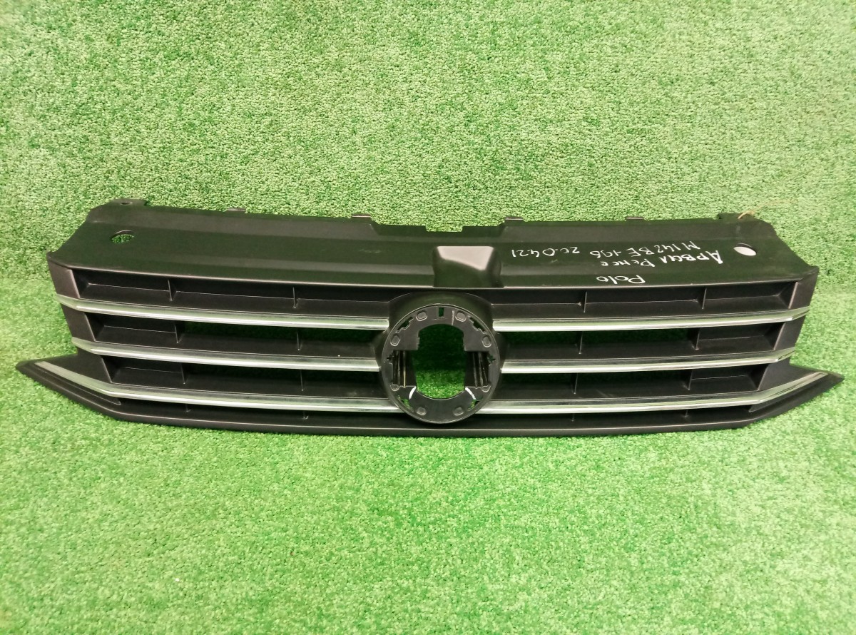 Решетка радиатора передняя Volkswagen Polo 15-20 6RU853653B на Volkswagen Polo V