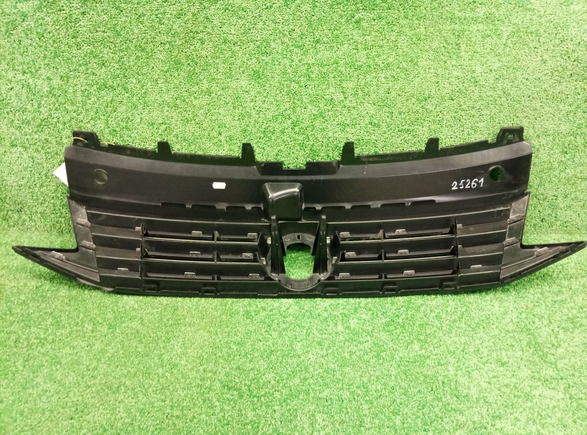 Решетка радиатора передняя Volkswagen Polo 15-20 6RU853653B на Volkswagen Polo V