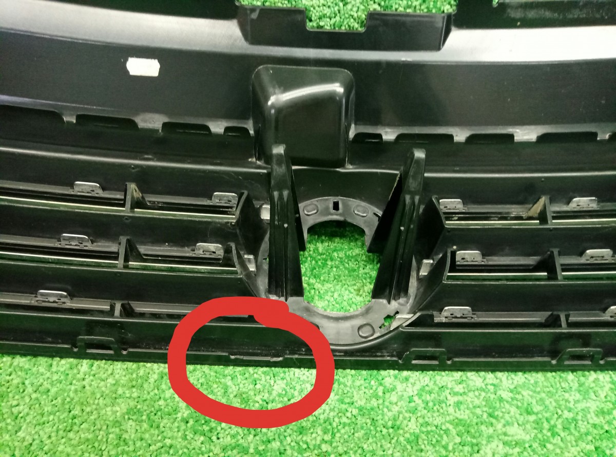 Решетка радиатора передняя Volkswagen Polo 15-20 6RU853653B на Volkswagen Polo V