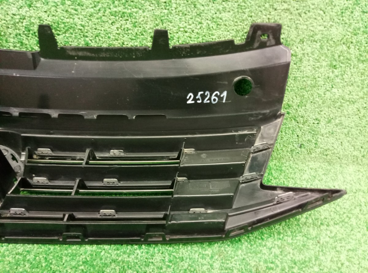 Решетка радиатора передняя Volkswagen Polo 15-20 6RU853653B на Volkswagen Polo V