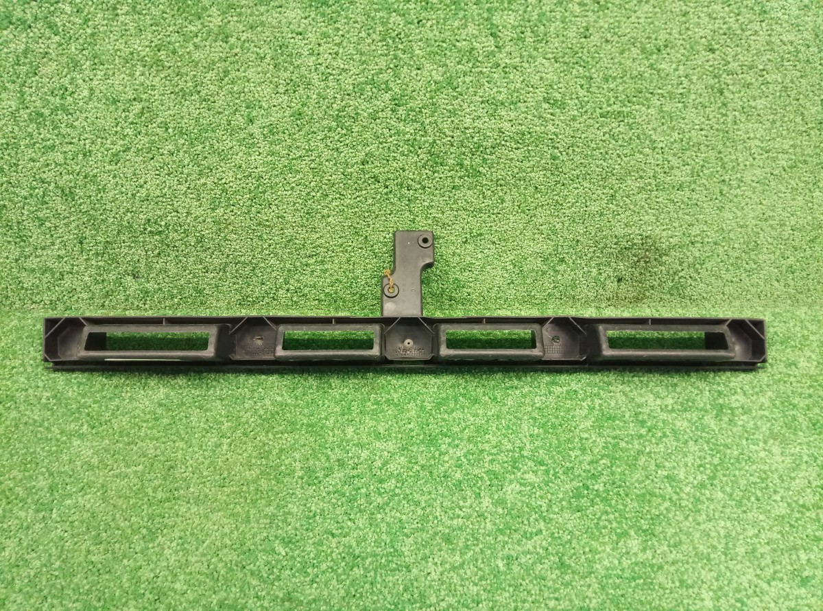 Кронштейн заднего бампера Ford Focus 5M5117B861 на Ford Focus 3