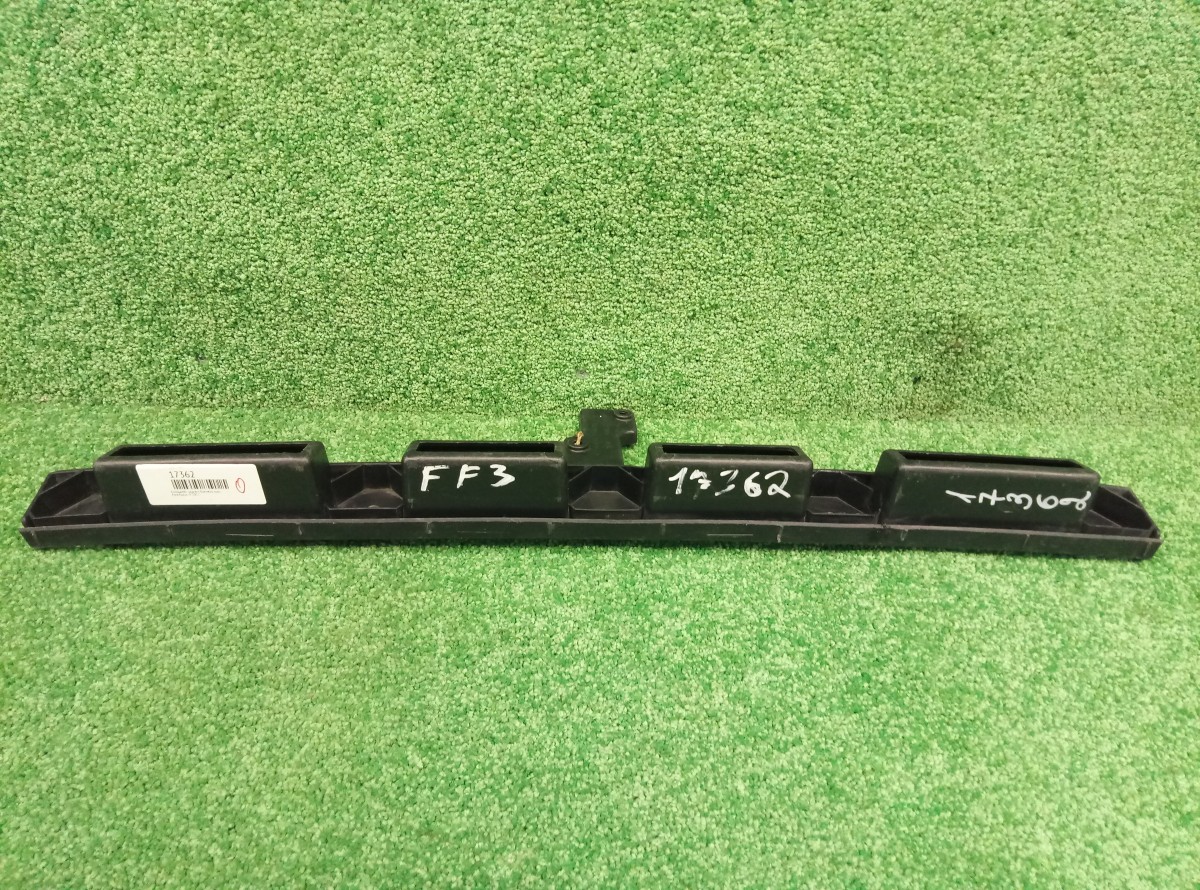 Кронштейн заднего бампера Ford Focus 5M5117B861 на Ford Focus 3