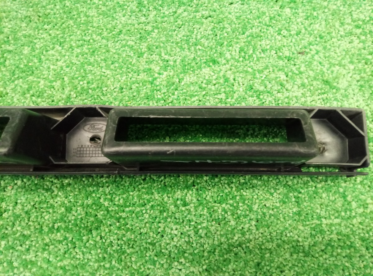Кронштейн заднего бампера Ford Focus 5M5117B861 на Ford Focus 3