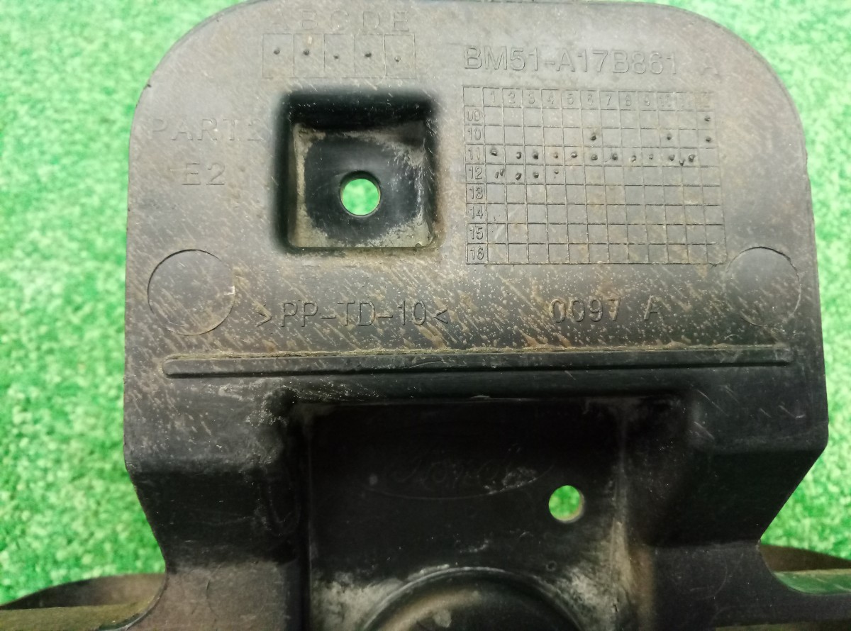 Кронштейн заднего бампера Ford Focus 3 2011-2015 BM51A17B861A на Ford Focus 3