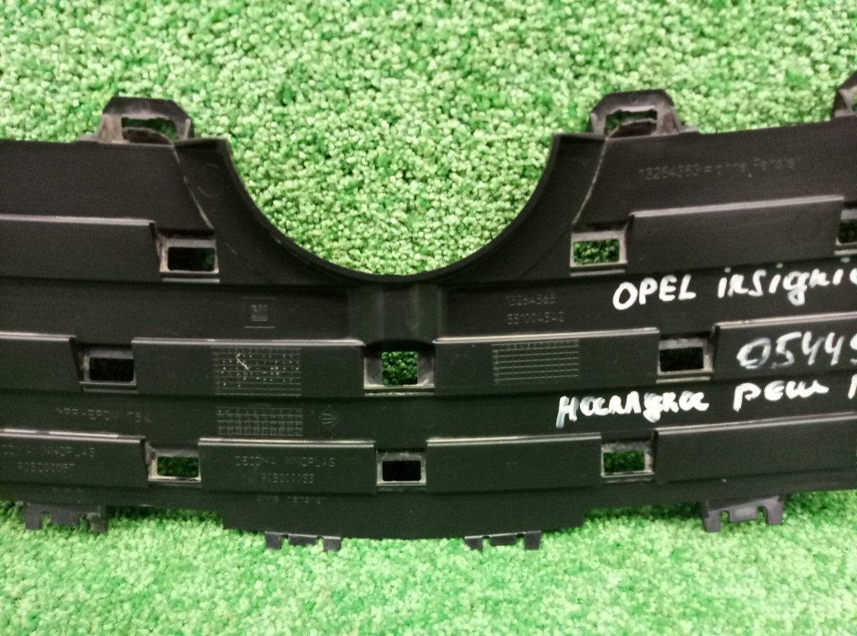 Решетка радиатора Opel Insignia I 2008-2013 903200053 на Opel Insignia I