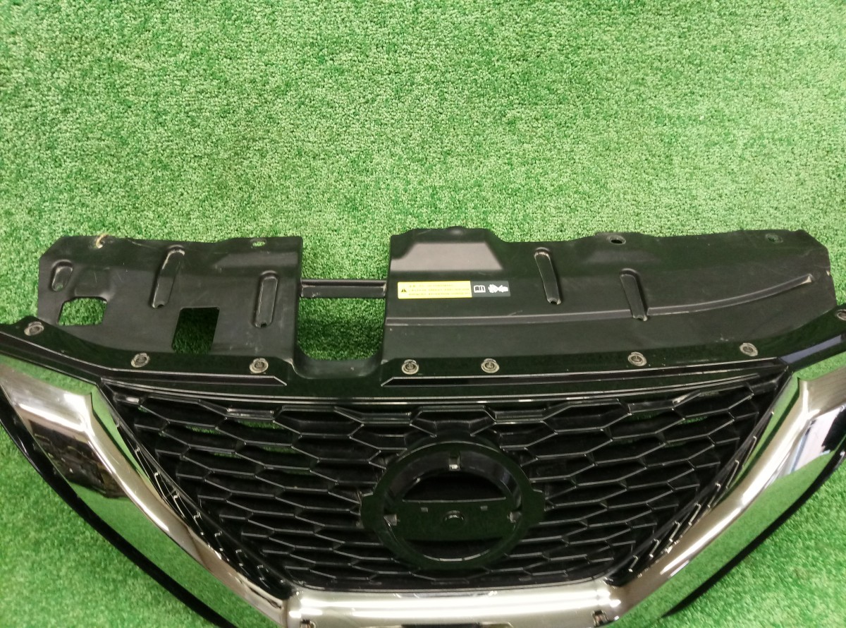 Решетка радиатора Nissan Qashqai J11 62310HV3 на Nissan Qashqai J11