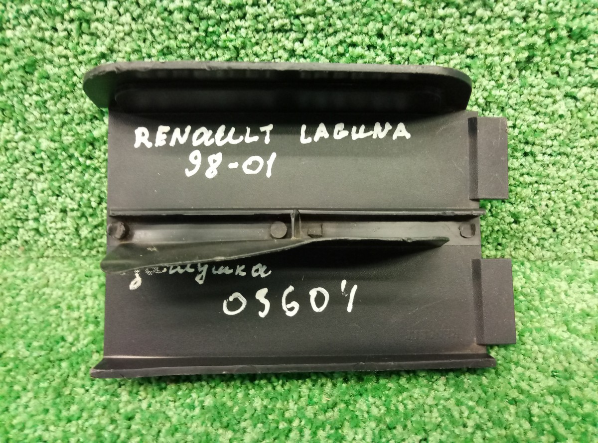 Заглушка бампера левая Renault Megane I 7700834258 на Audi Q5 8R
