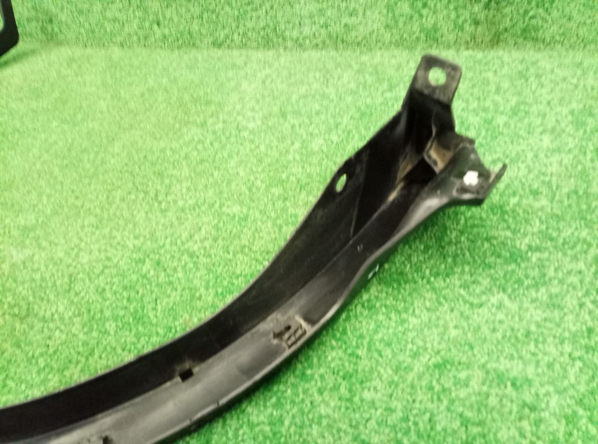 Накладка заднего крыла правого Nissan Murano Z52 768565AA0A на Nissan Murano (Z51)
