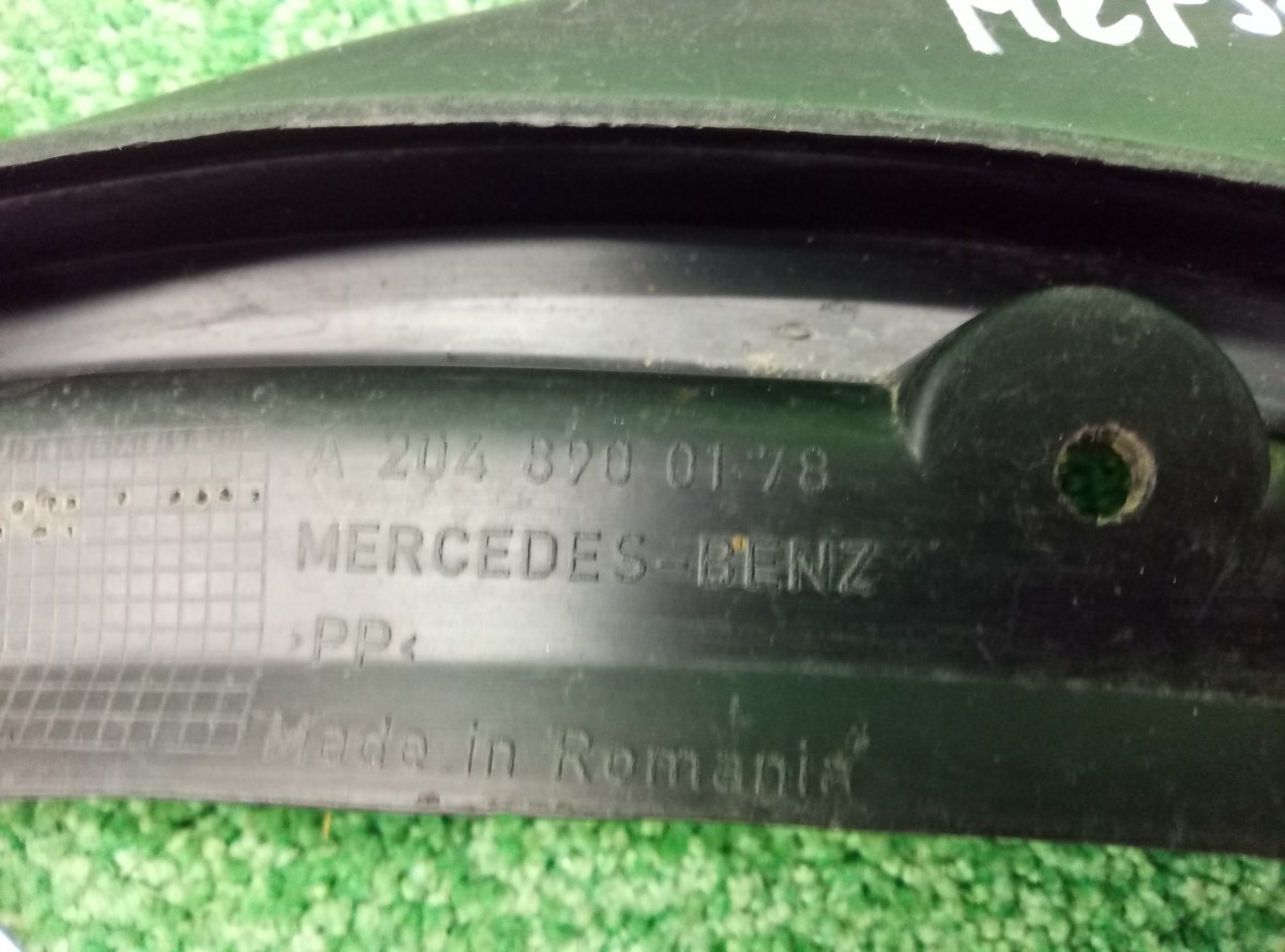 Брызговик задний правый Mercedes Benz C-Class 2007-2015 A2048900178 W204 на Mercedes-Benz GLK-Class X204