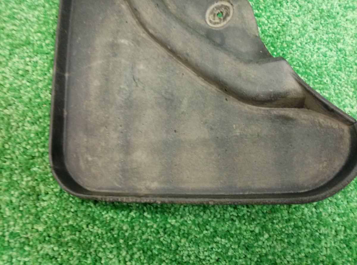 Брызговик задний правый Mercedes Benz C-Class 2007-2015 A2048900178 W204 на Mercedes-Benz GLK-Class X204