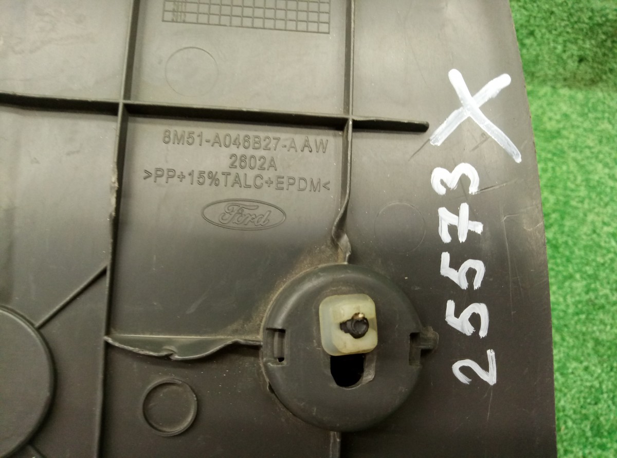 Накладка центральной консоли Ford Focus 2 2011 Седан 8M51A046B27 на Ford Focus 2
