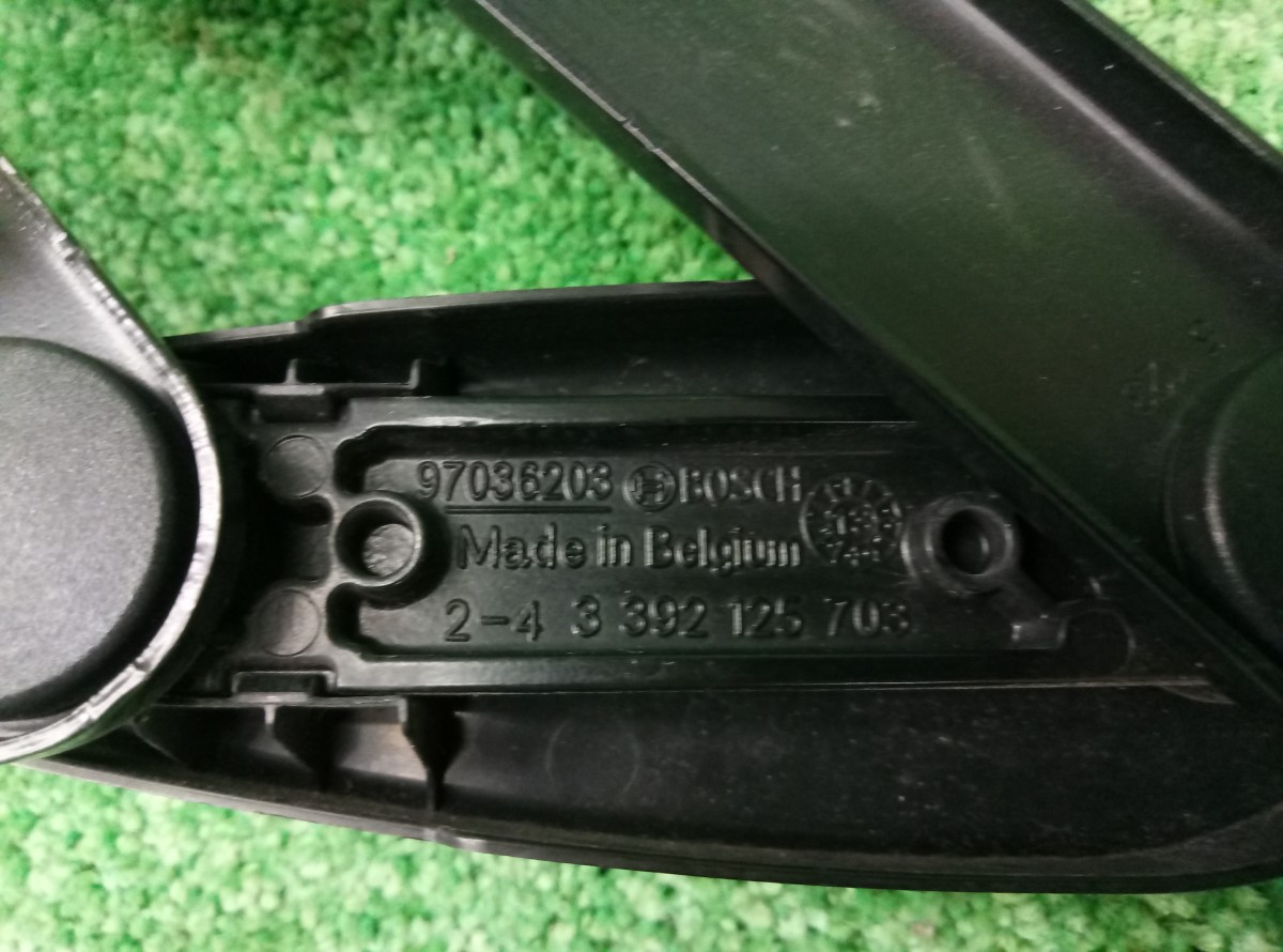 Поводок стеклоочистителя передний правый Mercedes-Benz E-Class W212,S212,C207 2009-2016 2128201644  на Mercedes-Benz E-Class W212,S212,C207