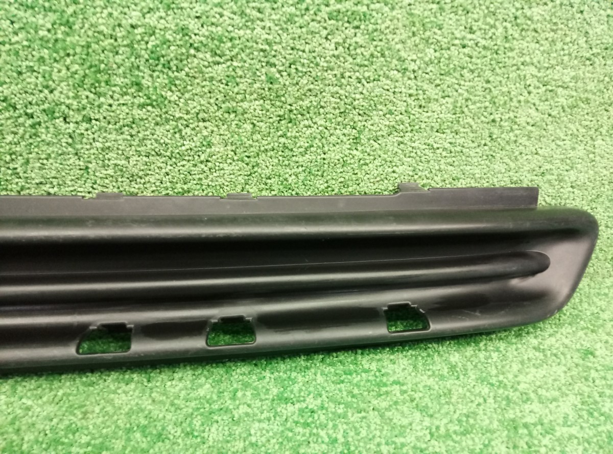 Решетка переднего бампера центральная Peugeot 308 2007 9674675177 на Peugeot 308