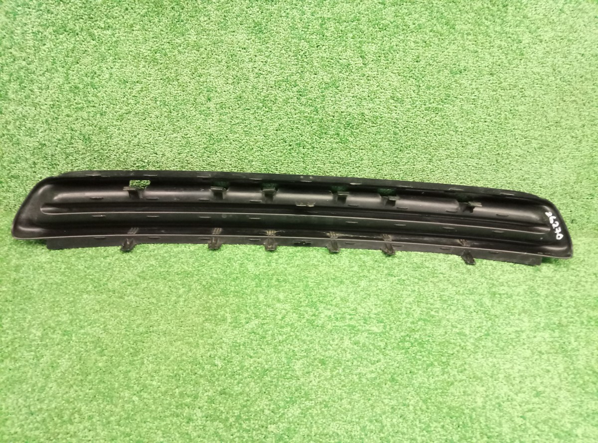 Решетка переднего бампера центральная Peugeot 308 2007 9674675177 на Peugeot 308