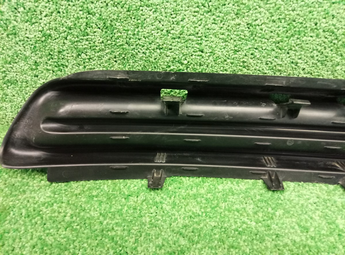 Решетка переднего бампера центральная Peugeot 308 2007 9674675177 на Peugeot 308
