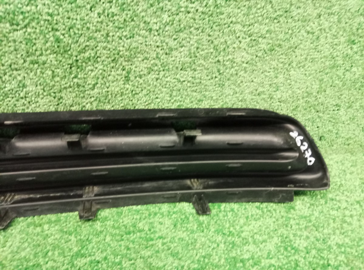 Решетка переднего бампера центральная Peugeot 308 2007 9674675177 на Peugeot 308