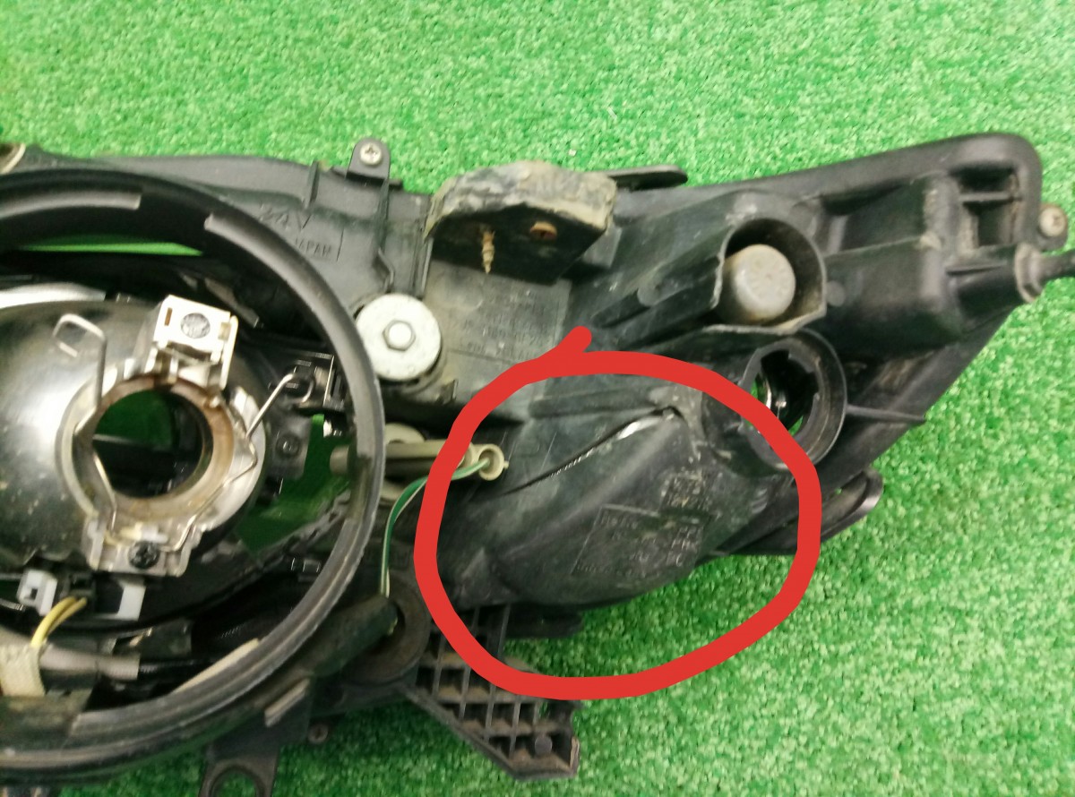 Фара правая Subaru Outback на зап.части 10020959 на Subaru Outback IV