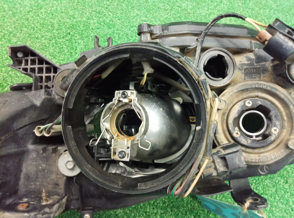 Фара правая Subaru Outback на зап.части 10020959 на Subaru Outback IV