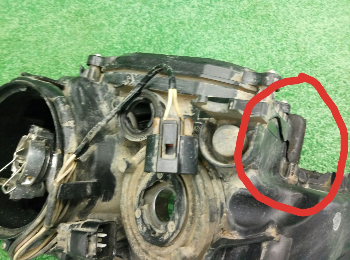 Фара правая Subaru Outback на зап.части 10020959 на Subaru Outback IV