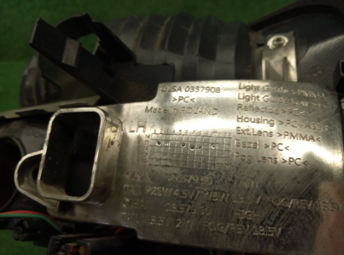 Фонарь задний левый BMW X1 F48 (внутренний)   735069710 на BMW X1 F48
