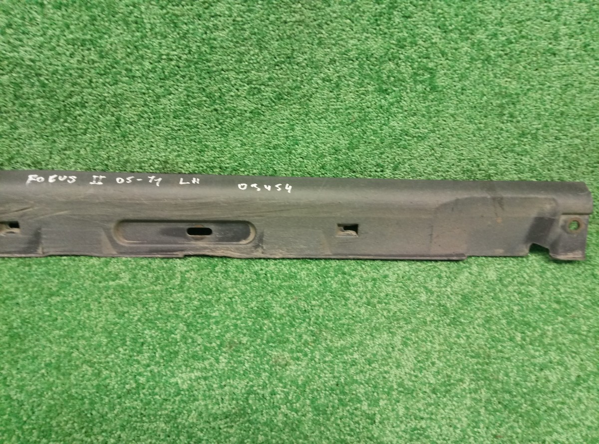 Накладка на порог (наружная) Ford Focus 2 2005-2008 5M5110154AB на Ford Focus 2