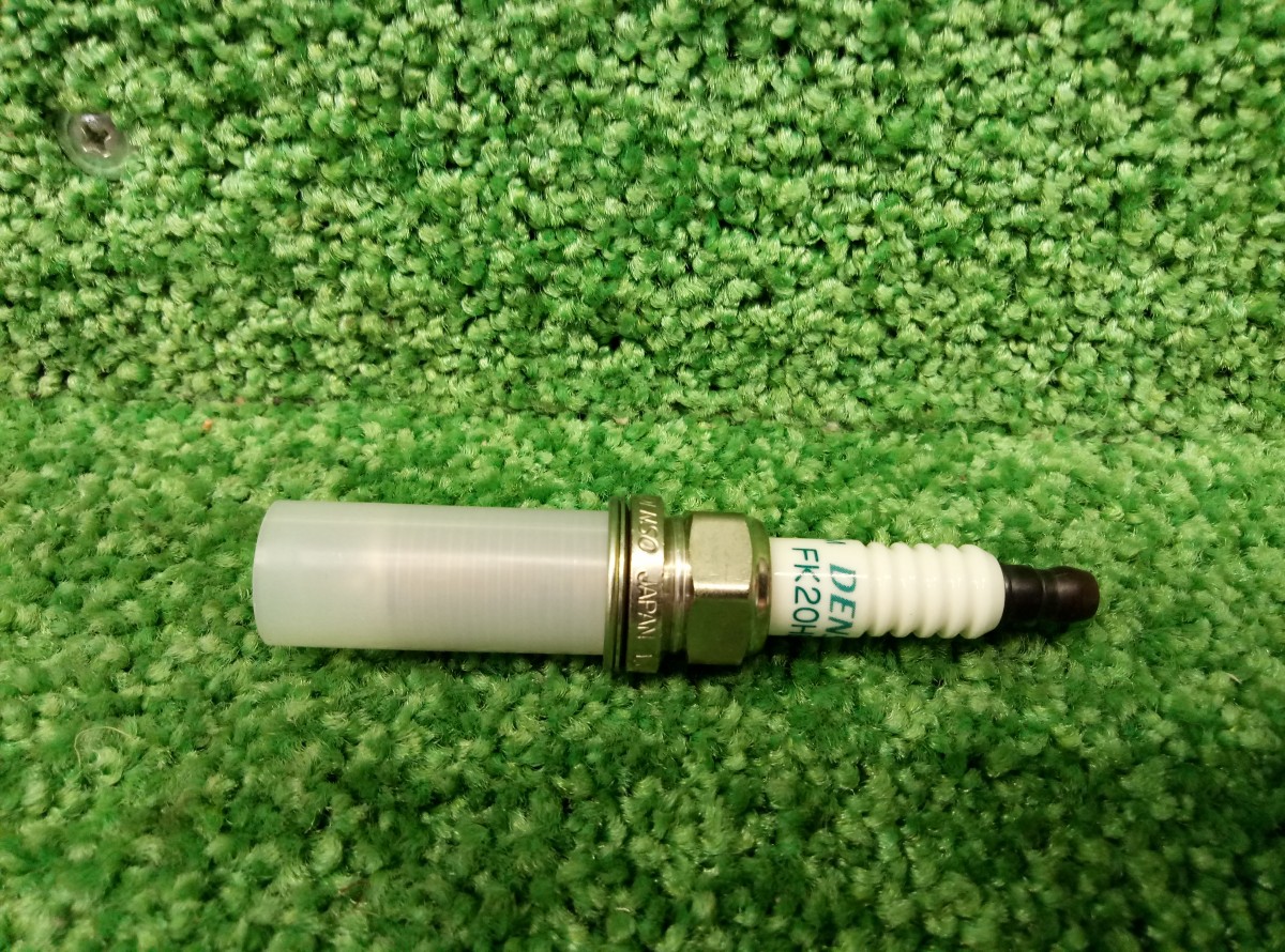 Свеча зажигания Toyota  9091901249 Новая на Toyota Land Cruiser Prado 150
