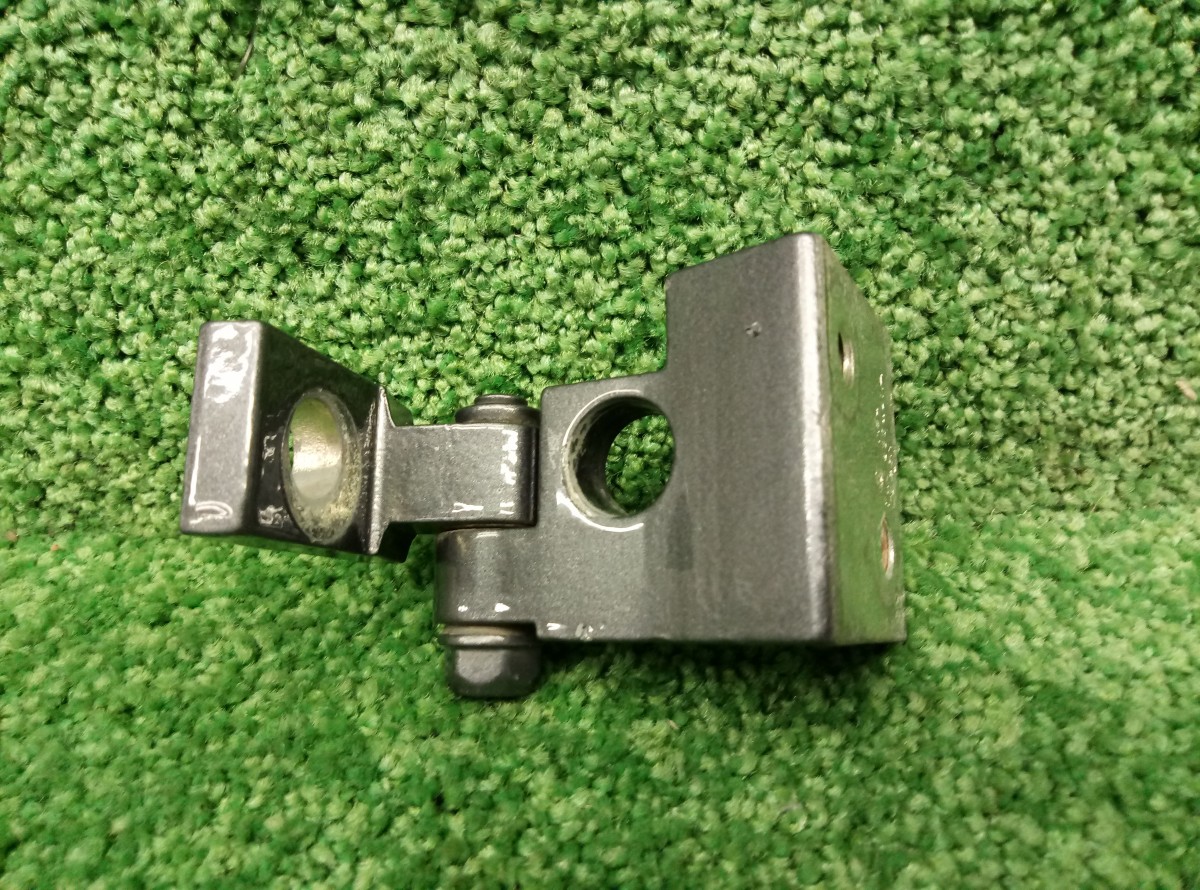 Петля двери задней левой верхняя Porsche Cayenne 955, Volkswagen Touareg 7L0833401A на Porsche Cayenne 955