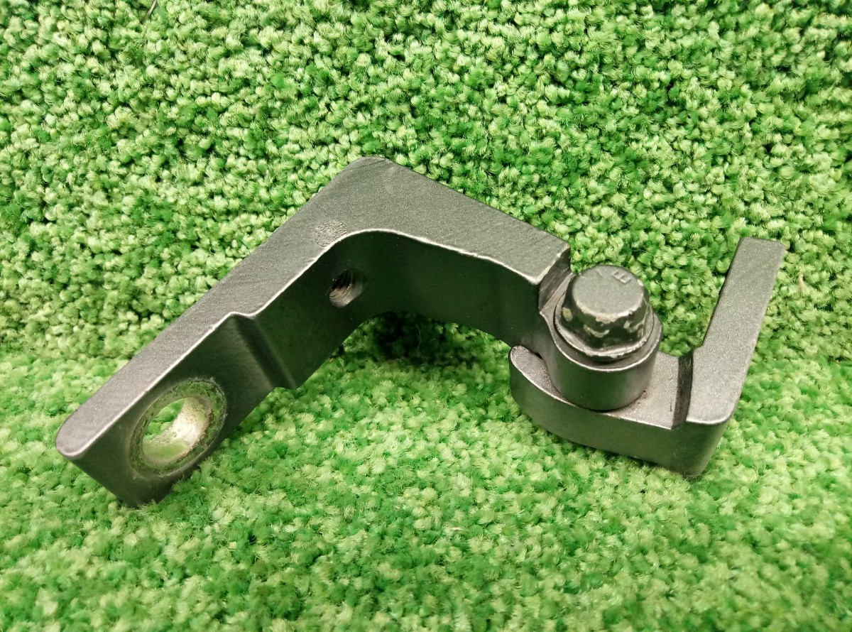 Петля двери передней правой верхняя Porsche Cayenne 7L0831402A на Porsche Cayenne 955