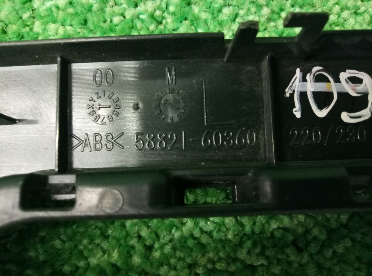 Консоль центральная КПП Toyota Land Cruiser Prado 150 2009-2013     5882160360 на Toyota Land Cruiser Prado 150