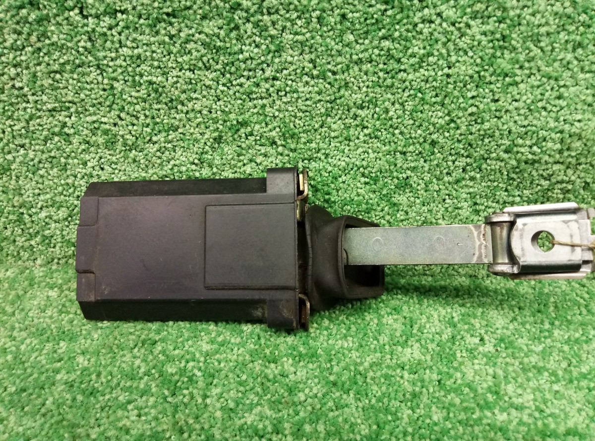 Ограничитель двери Mercedes-Benz 1996 2107200116  на Mercedes-Benz C-Class W204