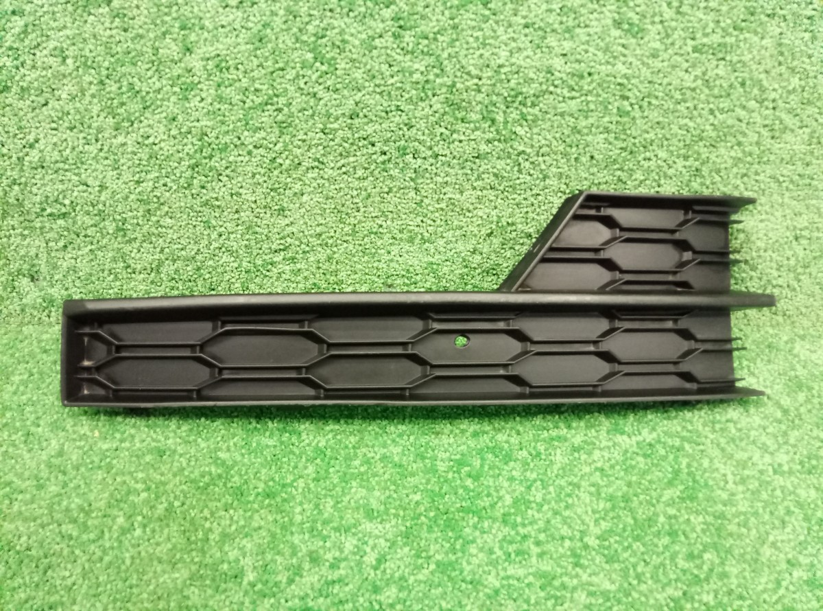 Решетка бампера передняя правая Skoda Octavia A7   5E0807682F на Skoda Octavia A7