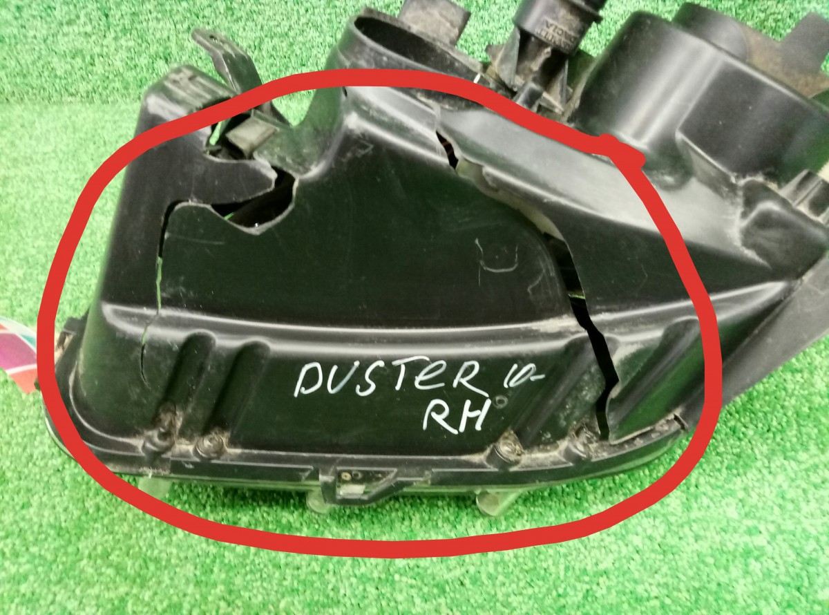 Фара правая Renault Duster 2010-2015 на зап.части 260101891 на Renault Duster 